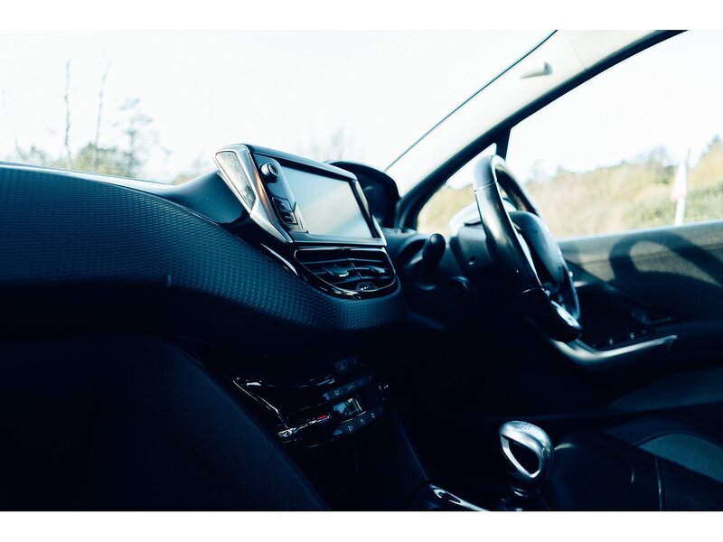 Peugeot 1.2 PureTech Allure SUV 5dr Petrol Manual Euro 6 (s/s) (130 ps)