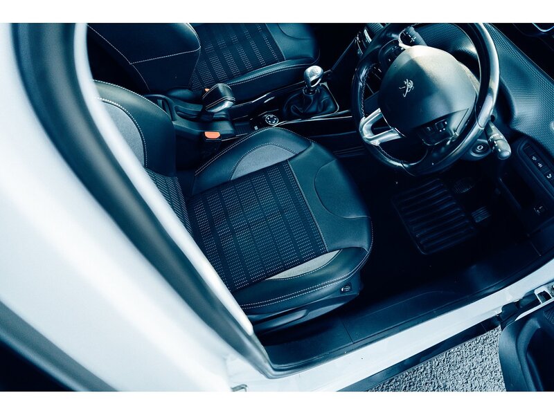 Peugeot 1.2 PureTech Allure SUV 5dr Petrol Manual Euro 6 (s/s) (130 ps)