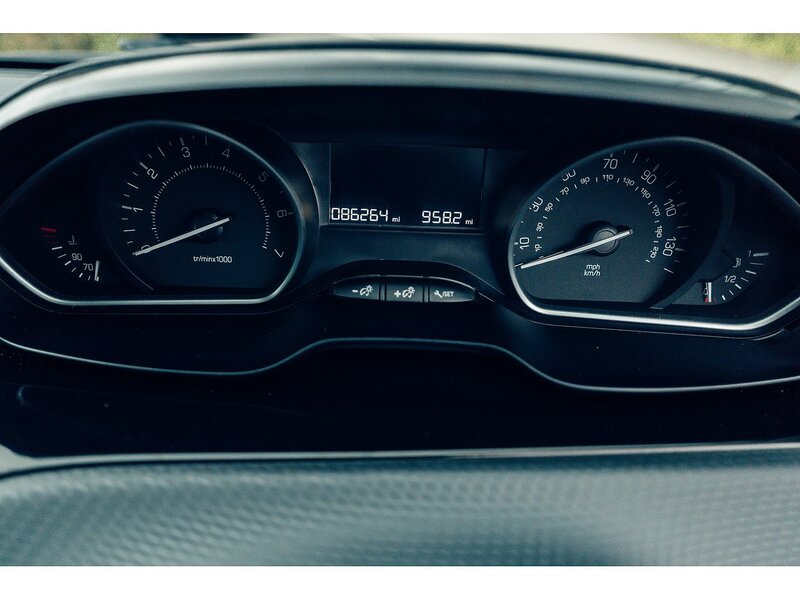 Peugeot 1.2 PureTech Urban Cross SUV 5dr Petrol Manual Euro 6 (s/s) (110 ps)