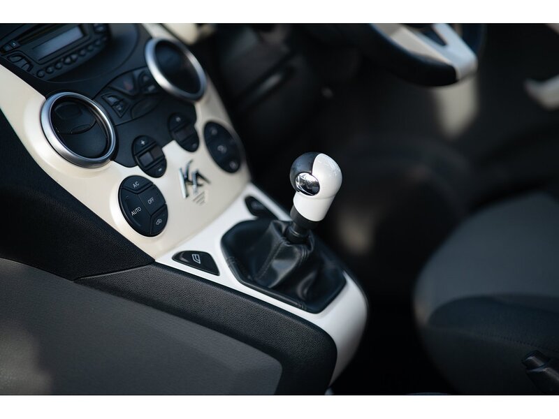 Ford 1.2 Titanium Hatchback 3dr Petrol Manual Euro 5 (69 ps)