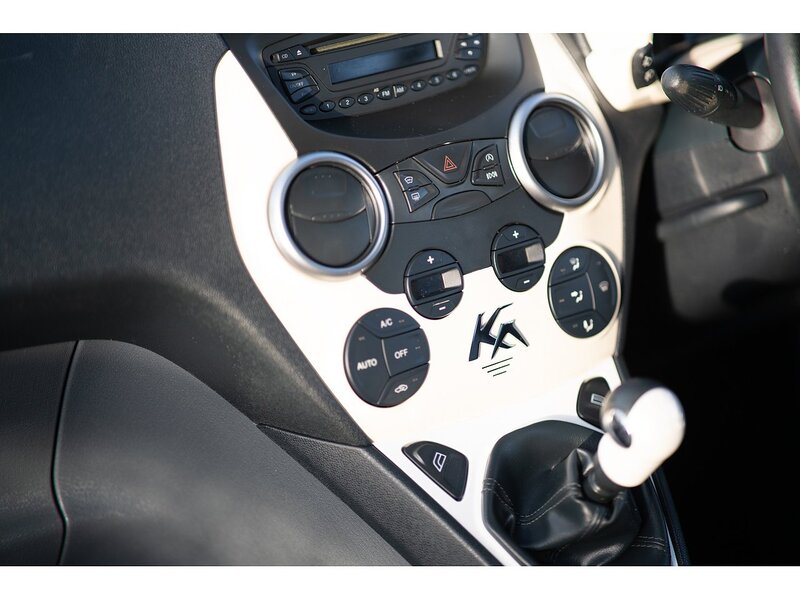 Ford 1.2 Titanium Hatchback 3dr Petrol Manual Euro 5 (69 ps)