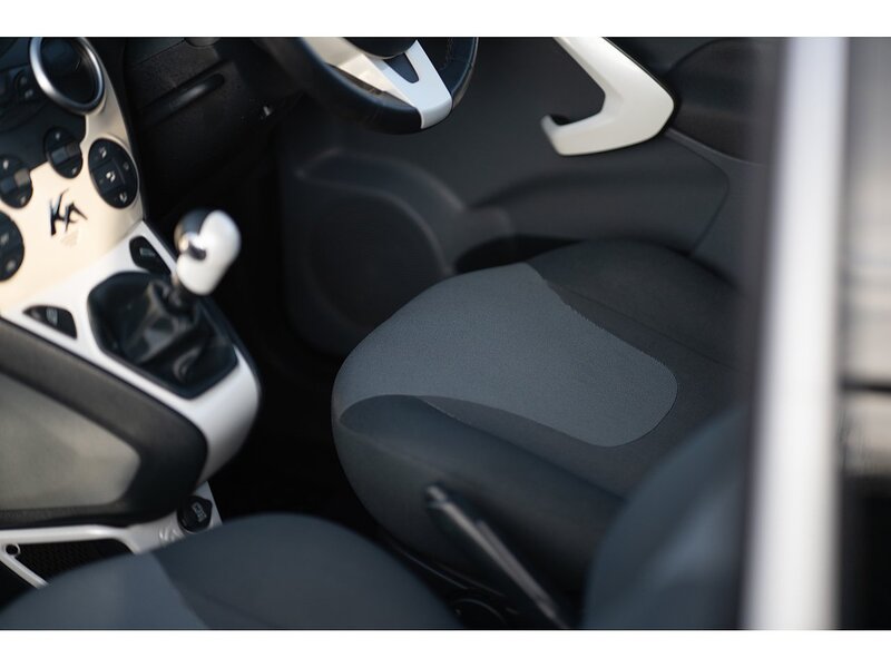 Ford 1.2 Titanium Hatchback 3dr Petrol Manual Euro 5 (69 ps)