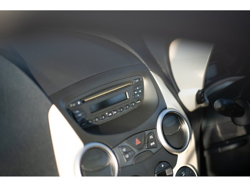 Ford 1.2 Titanium Hatchback 3dr Petrol Manual Euro 5 (69 ps)