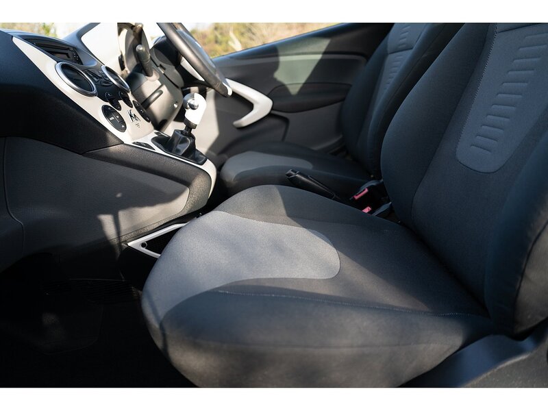 Ford 1.2 Titanium Hatchback 3dr Petrol Manual Euro 5 (69 ps)