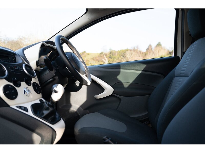 Ford 1.2 Titanium Hatchback 3dr Petrol Manual Euro 5 (69 ps)