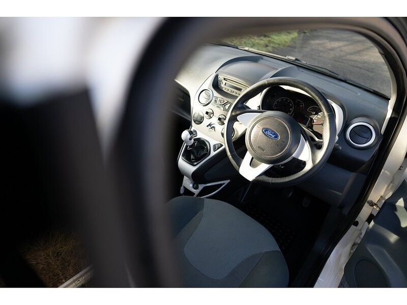 Ford 1.2 Titanium Hatchback 3dr Petrol Manual Euro 5 (69 ps)