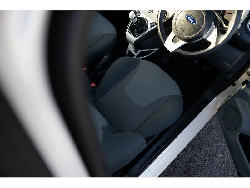 Ford 1.2 Titanium Hatchback 3dr Petrol Manual Euro 5 (69 ps)