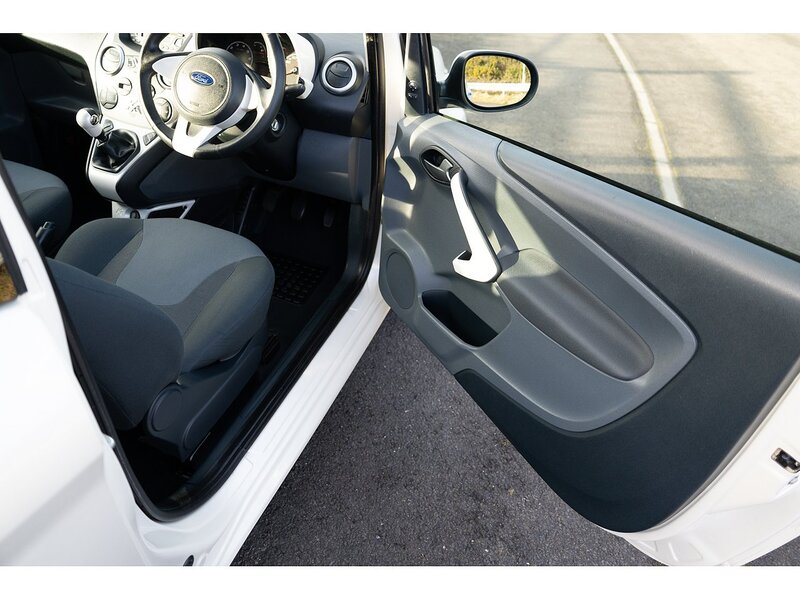 Ford 1.2 Titanium Hatchback 3dr Petrol Manual Euro 5 (69 ps)