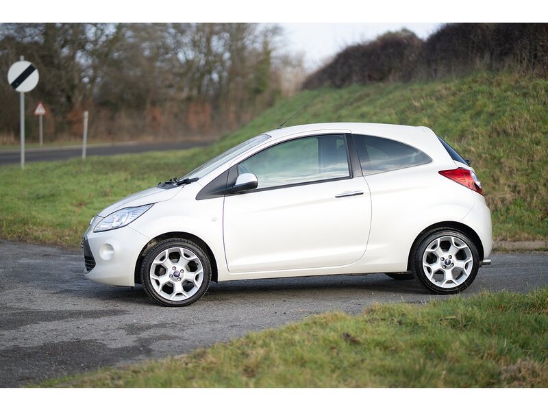 Ford 1.2 Titanium Hatchback 3dr Petrol Manual Euro 5 (69 ps)