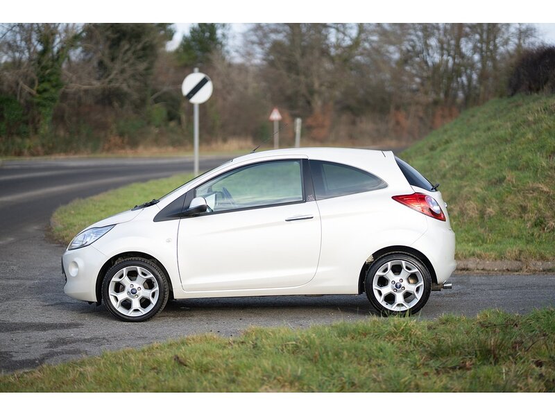 Ford 1.2 Titanium Hatchback 3dr Petrol Manual Euro 5 (69 ps)