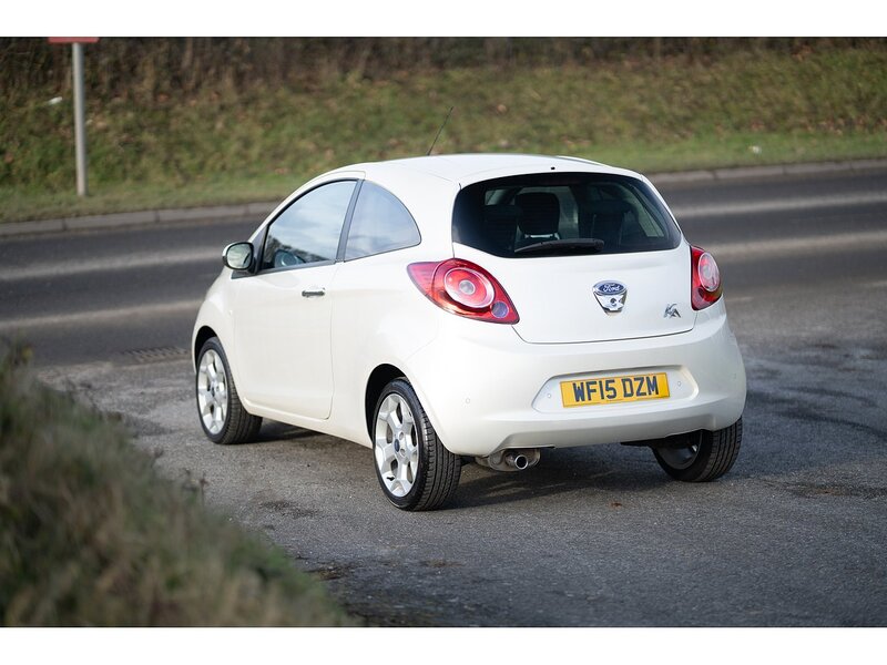 Ford 1.2 Titanium Hatchback 3dr Petrol Manual Euro 5 (69 ps)