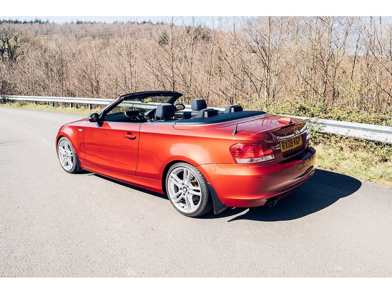 BMW 2.0 123d SE Convertible 2dr Diesel Steptronic Euro 4 (204 ps)