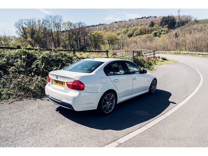 BMW 2.0 318i Sport Plus Edition Saloon 4dr Petrol Manual Euro 5 (s/s) (143 ps)