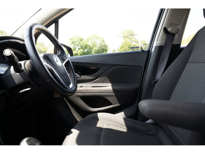 Vauxhall 1.4i Turbo ecoTEC Design Nav SUV 5dr Petrol Manual Euro 6 (s/s) (140 ps)