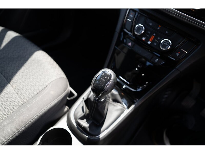 Vauxhall 1.4i Turbo ecoTEC Design Nav SUV 5dr Petrol Manual Euro 6 (s/s) (140 ps)