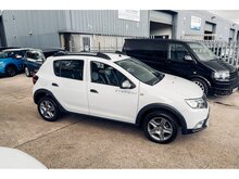 0.9 TCe Essential Hatchback 5dr Petrol Manual Euro 6 (s/s) (90 ps)