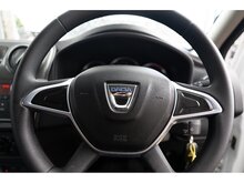 0.9 TCe Essential Hatchback 5dr Petrol Manual Euro 6 (s/s) (90 ps)