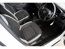 0.9 TCe Essential Hatchback 5dr Petrol Manual Euro 6 (s/s) (90 ps)
