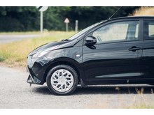 1.0 VVT-i x-play Hatchback 5dr Petrol Manual Euro 6 (71 ps)