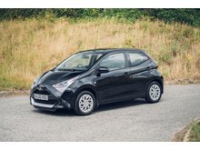 1.0 VVT-i x-play Hatchback 5dr Petrol Manual Euro 6 (71 ps)