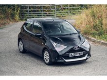 1.0 VVT-i x-play Hatchback 5dr Petrol Manual Euro 6 (71 ps)
