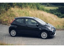 1.0 VVT-i x-play Hatchback 5dr Petrol Manual Euro 6 (71 ps)