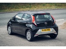 1.0 VVT-i x-play Hatchback 5dr Petrol Manual Euro 6 (71 ps)
