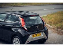 1.0 VVT-i x-play Hatchback 5dr Petrol Manual Euro 6 (71 ps)