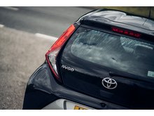 1.0 VVT-i x-play Hatchback 5dr Petrol Manual Euro 6 (71 ps)