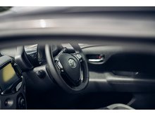 1.0 VVT-i x-play Hatchback 5dr Petrol Manual Euro 6 (71 ps)