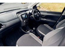 1.0 VVT-i x-play Hatchback 5dr Petrol Manual Euro 6 (71 ps)