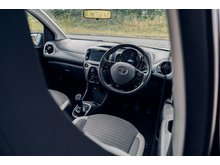 1.0 VVT-i x-play Hatchback 5dr Petrol Manual Euro 6 (71 ps)