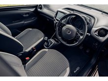 1.0 VVT-i x-play Hatchback 5dr Petrol Manual Euro 6 (71 ps)