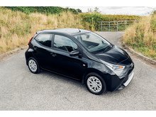 1.0 VVT-i x-play Hatchback 5dr Petrol Manual Euro 6 (71 ps)