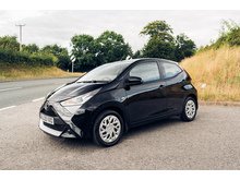 1.0 VVT-i x-play Hatchback 5dr Petrol Manual Euro 6 (71 ps)