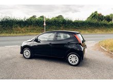 1.0 VVT-i x-play Hatchback 5dr Petrol Manual Euro 6 (71 ps)