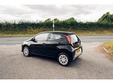 1.0 VVT-i x-play Hatchback 5dr Petrol Manual Euro 6 (71 ps)