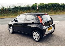 1.0 VVT-i x-play Hatchback 5dr Petrol Manual Euro 6 (71 ps)
