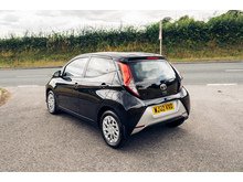 1.0 VVT-i x-play Hatchback 5dr Petrol Manual Euro 6 (71 ps)
