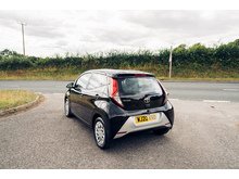 1.0 VVT-i x-play Hatchback 5dr Petrol Manual Euro 6 (71 ps)