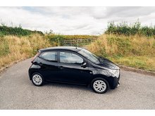 1.0 VVT-i x-play Hatchback 5dr Petrol Manual Euro 6 (71 ps)