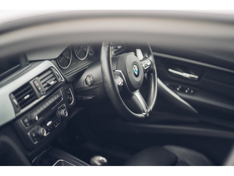 BMW 2.0 318d M Sport Saloon 4dr Diesel Manual Euro 5 (s/s) (143 ps)