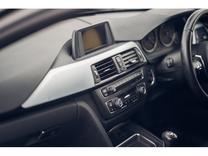 BMW 2.0 318d M Sport Saloon 4dr Diesel Manual Euro 5 (s/s) (143 ps)