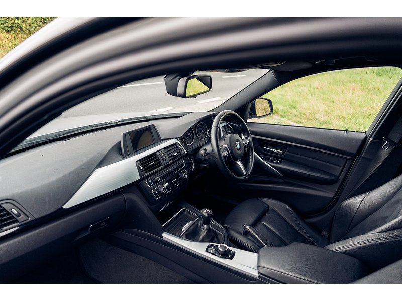 BMW 2.0 318d M Sport Saloon 4dr Diesel Manual Euro 5 (s/s) (143 ps)