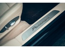 3.0D V6 Hatchback 5dr Diesel TiptronicS Euro 5 (s/s) (300 ps)