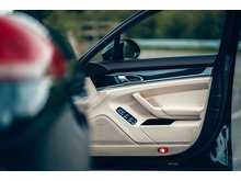 3.0D V6 Hatchback 5dr Diesel TiptronicS Euro 5 (s/s) (300 ps)