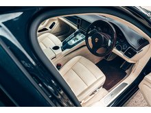 3.0D V6 Hatchback 5dr Diesel TiptronicS Euro 5 (s/s) (300 ps)