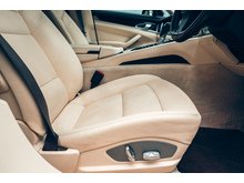 3.0D V6 Hatchback 5dr Diesel TiptronicS Euro 5 (s/s) (300 ps)