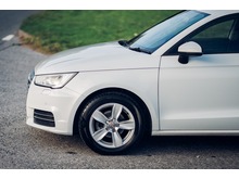 Sportback Tfsi Se Hatchback 1.0 Semi Auto Petrol