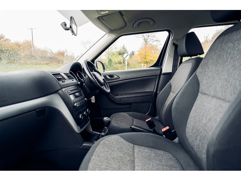 Skoda 2.0 TDI S Outdoor 5dr Diesel Manual 4WD Euro 5 (110 ps)